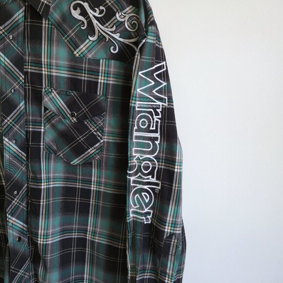 Wrangler Men's Plaid & Embroidered Western Shirt | Size M - Picture 4 of 9